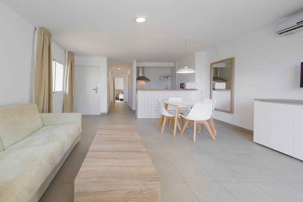 Apartamentos Vibra Riviera Сан-Антонио-Абад Экстерьер фото