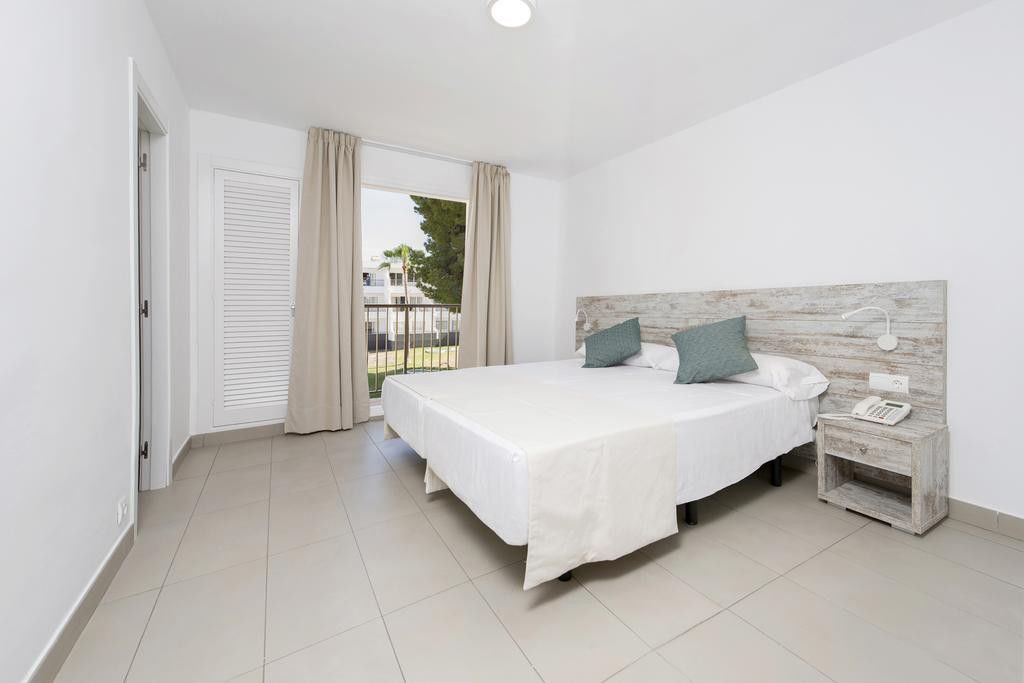 Apartamentos Vibra Riviera Сан-Антонио-Абад Экстерьер фото
